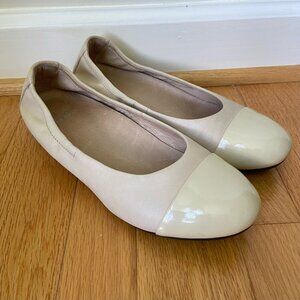 Dansko Lisanne Nude Color Leather Ballet Flat Size 39 / 8.5 Excellent Condition